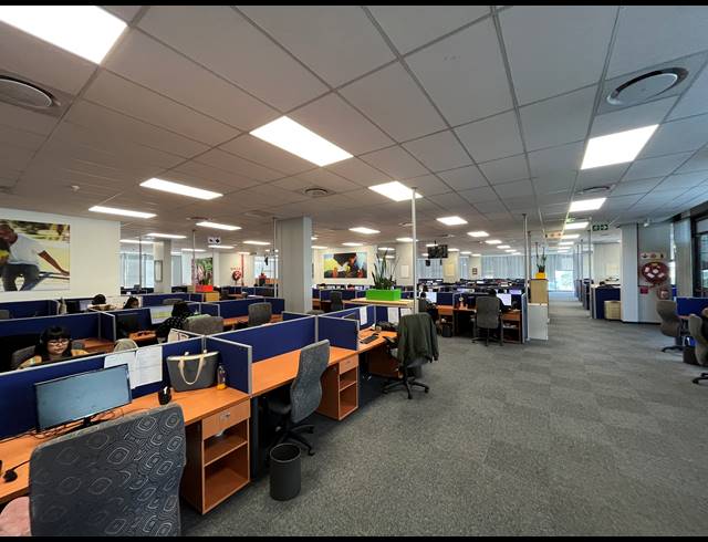 5,141M² OFFICE TO LET IN WOODSTOCK